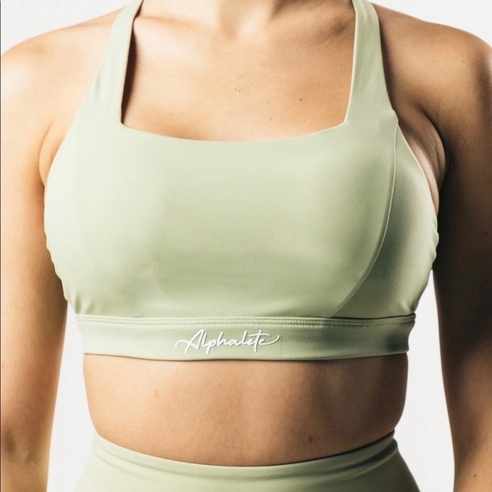 Alphalete pulse kinetic sports bra in color matcha SIZE SMALL
